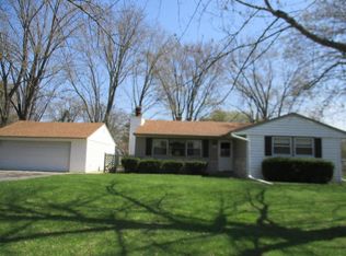 W202N9502 Club Circle Dr, Menomonee Falls, WI 53051