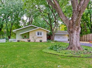 1121 Welcome Cir, Golden Valley, MN 55422