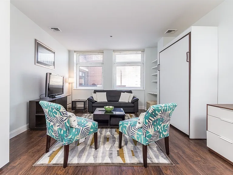 300 Commercial St #402 — Photo 1
