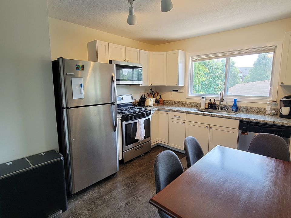 1st image of 329 Monroe St NE APT 303