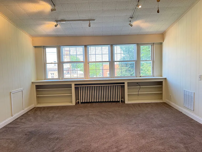 326 N Duke St — Photo 7