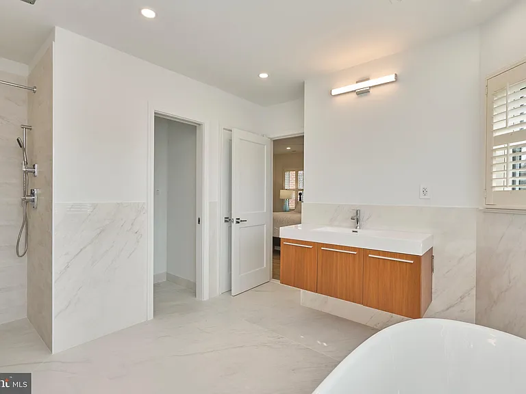 6615 Anthony Crest Sq — Photo 30