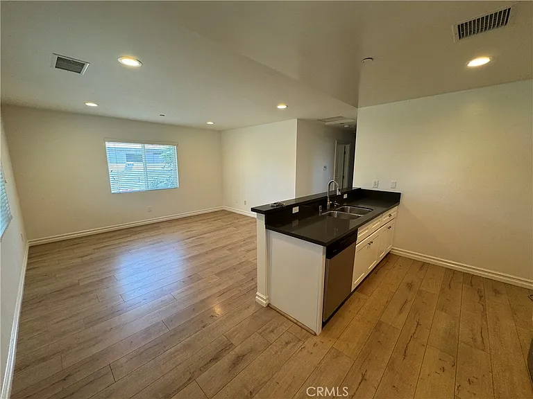 2306 N Catalina St — Photo 6