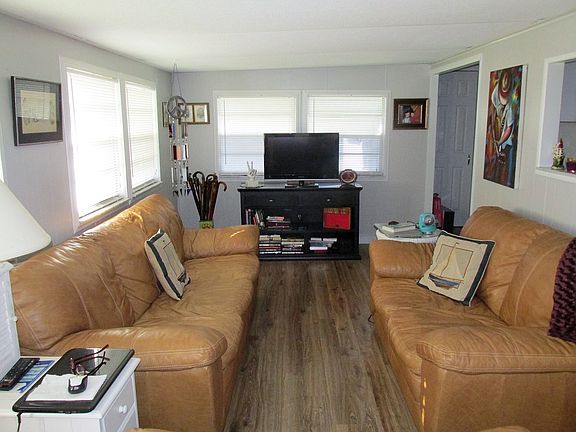 3rd image of 205 52nd Avenue Blvd W