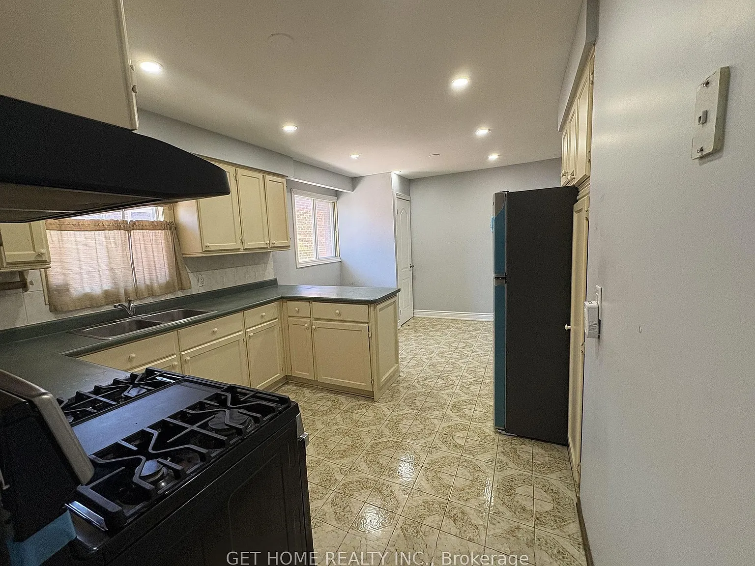 3 bed, $2,500 — Photo 2