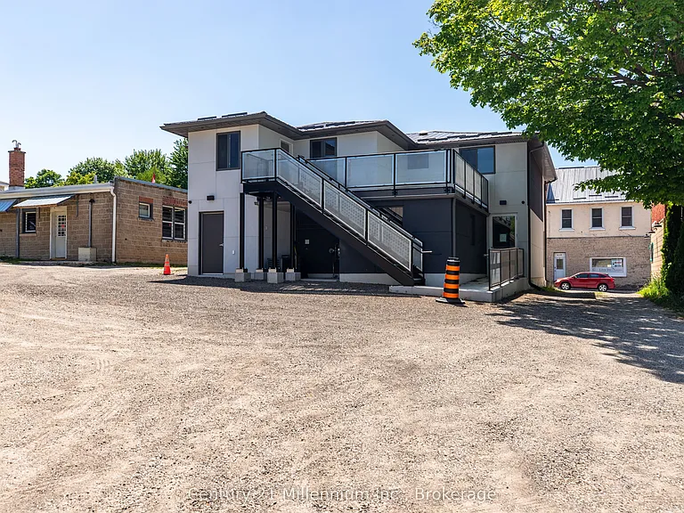 413 Queen St S #B — Photo 24
