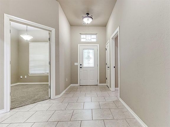 4th image of 1625 Savannah Ln