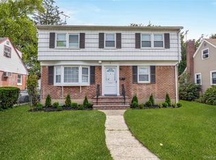 33 Grant St, Hempstead, NY 11550