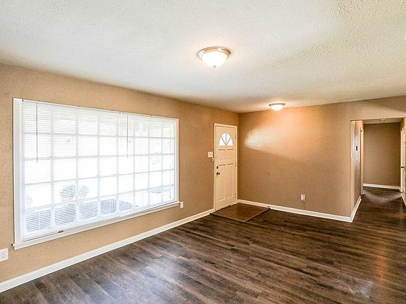 4th image of 5912 N Hills Dr