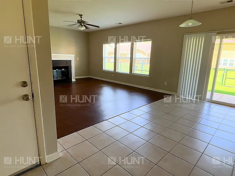 7775 Phantom Dr — Photo 4