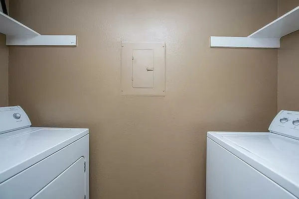 Riverwalk Apartment Homes — Photo 17