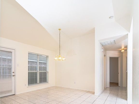 4th image of 1713 Kelly Ln
