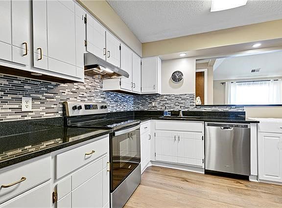 5th image of 12143 Charlotte St