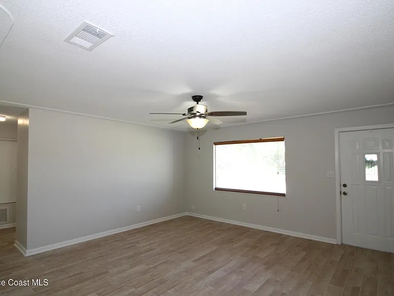 75 Rivercliff Ln — Photo 6