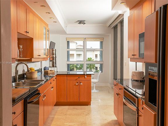 4th image of 723 Crandon Blvd #Penthouse 5