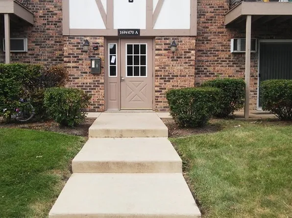 16W470 Lake Dr APT 102, Willowbrook, IL 60527