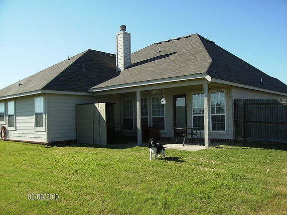 Covered patio, lg yard