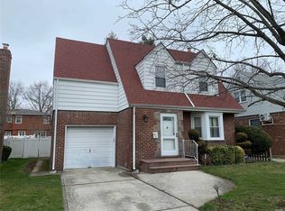 61 Durham Rd, New Hyde Park, NY 11040