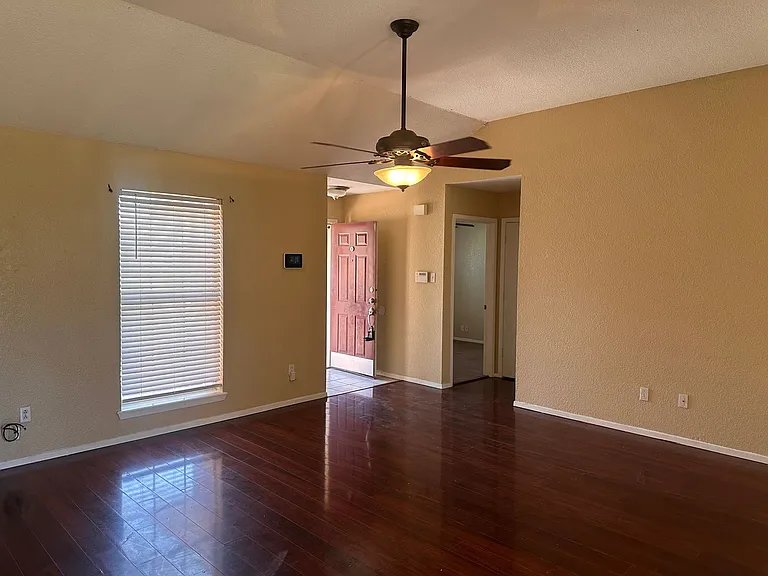 3834 Purdue Ln — Photo 3