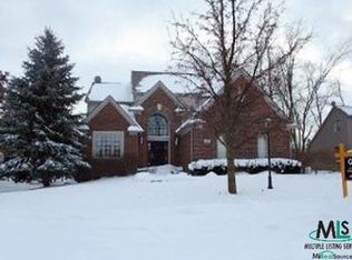 3385 N Sawgrass Ct, Rochester, MI 48309