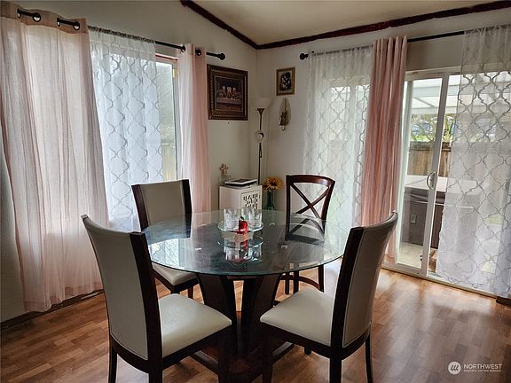 4th image of 559 Algona Boulevard N