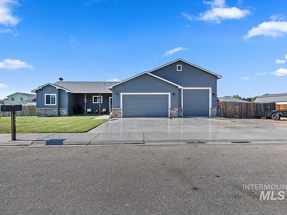 2nd image of 255 NE Greystone Loop