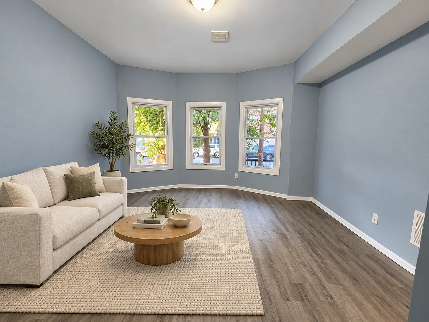 3 bed, 950 sqft, $2,095 — Photo 1