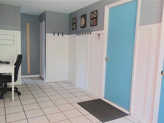 3rd image of 8809 N Crestview Dr