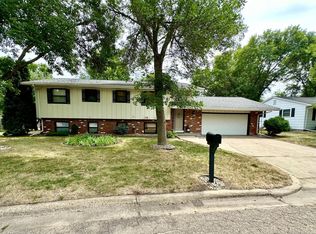 207 Carrow St, Marshall, MN 56258