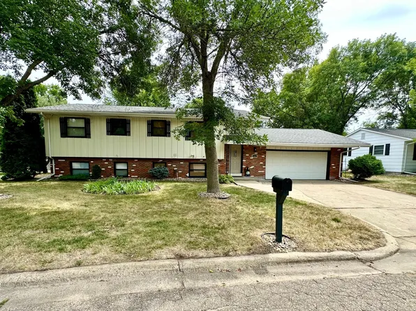 207 Carrow St, Marshall, MN 56258