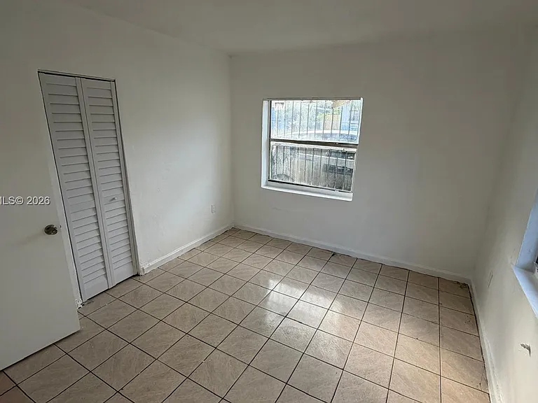 6345 N Miami Ave #FRONT — Photo 8