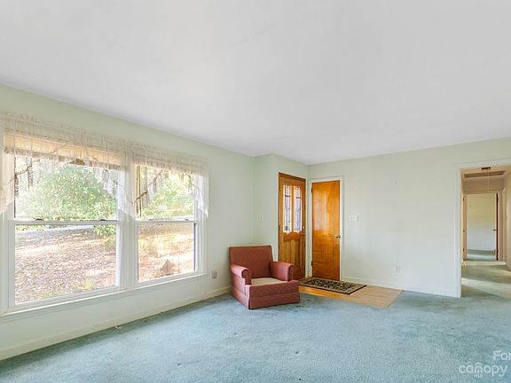 5th image of 7404 Oakwood Ln