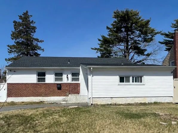 16 Joyce Avenue, Massapequa, NY 11758