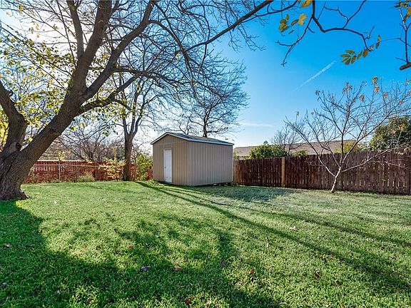 4th image of 4013 University Dr
