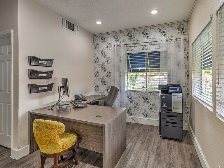 Silver Stream Apartments — Photo 15