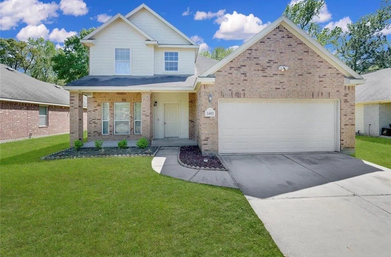 4 bed, 2.5 bath, 2310 sqft, $2,250 — Photo 1