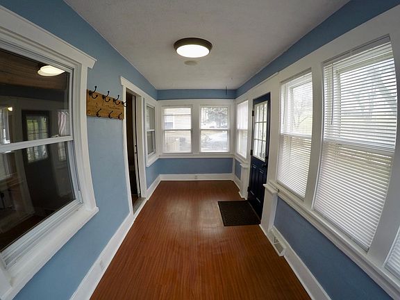 Enclosed 3 seasons front porch