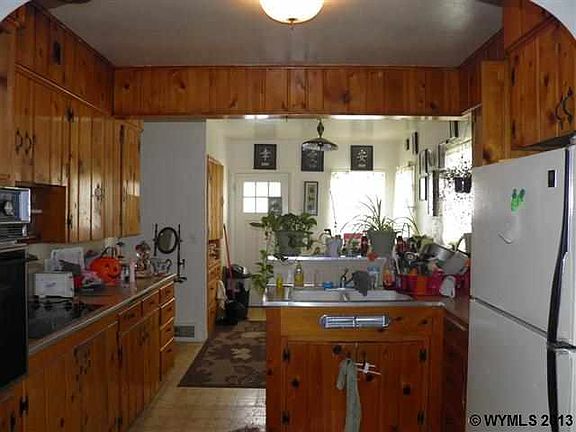 3rd image of 117 E Jackson Ave