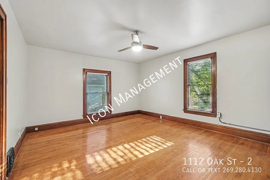 Comfortable living in the Vine Neighborhood! — Photo 2