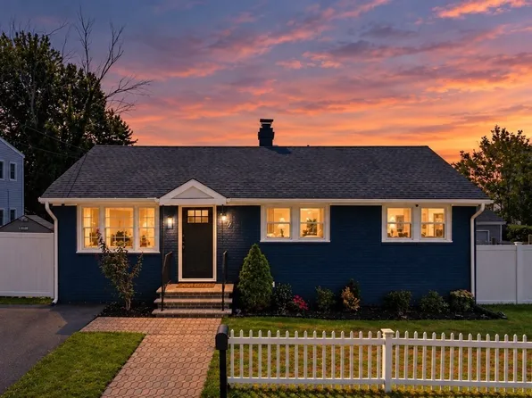 107 New York St, Lowell, MA 01854