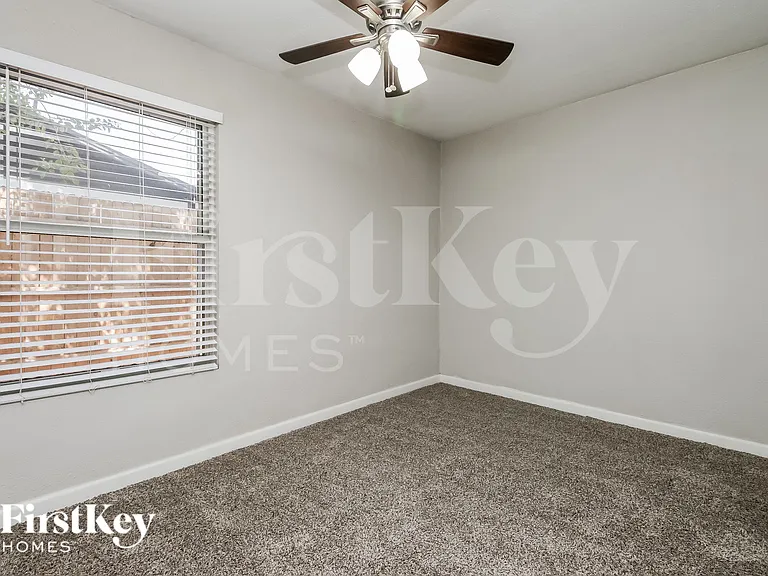 930 E Weber Dr — Photo 15
