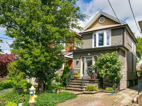 146 Gloucester Grv, Toronto, ON M6C 2B1