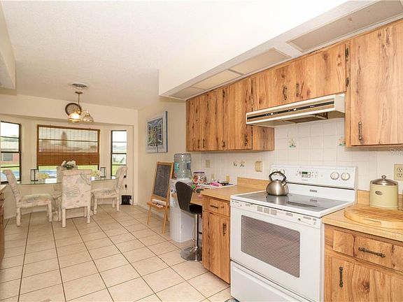 4th image of 936 Osceola Blvd