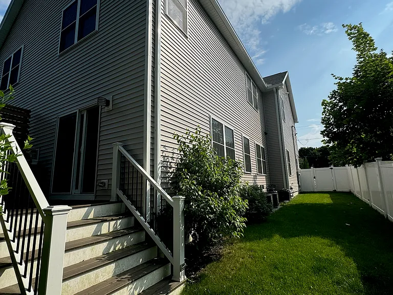 122 Milton St #122 — Photo 8