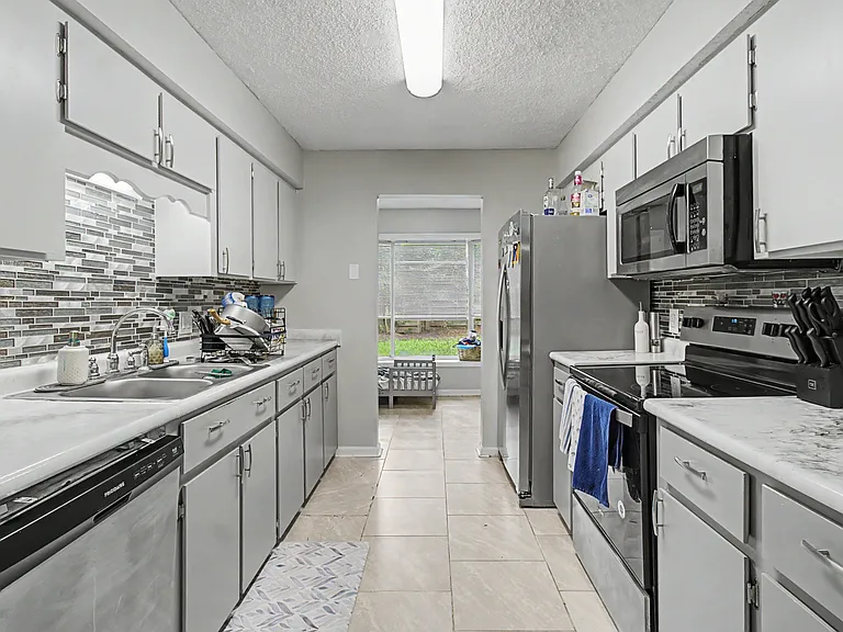 703 Woods Ct — Photo 8