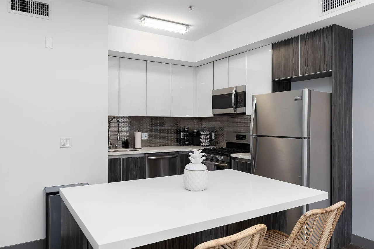 1 bed, 1.5 bath, 850 sqft, $2,650 — Photo 2