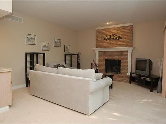 2nd image of 5989 Oak Grove Ct