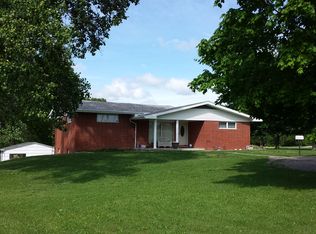 911 Route 37, Edgewood, IL 62426