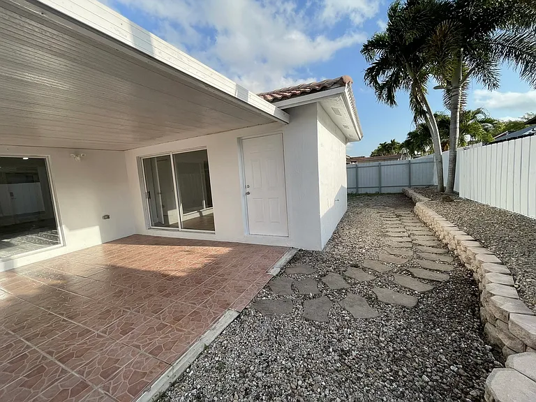 18254 SW 143rd Pl — Photo 40