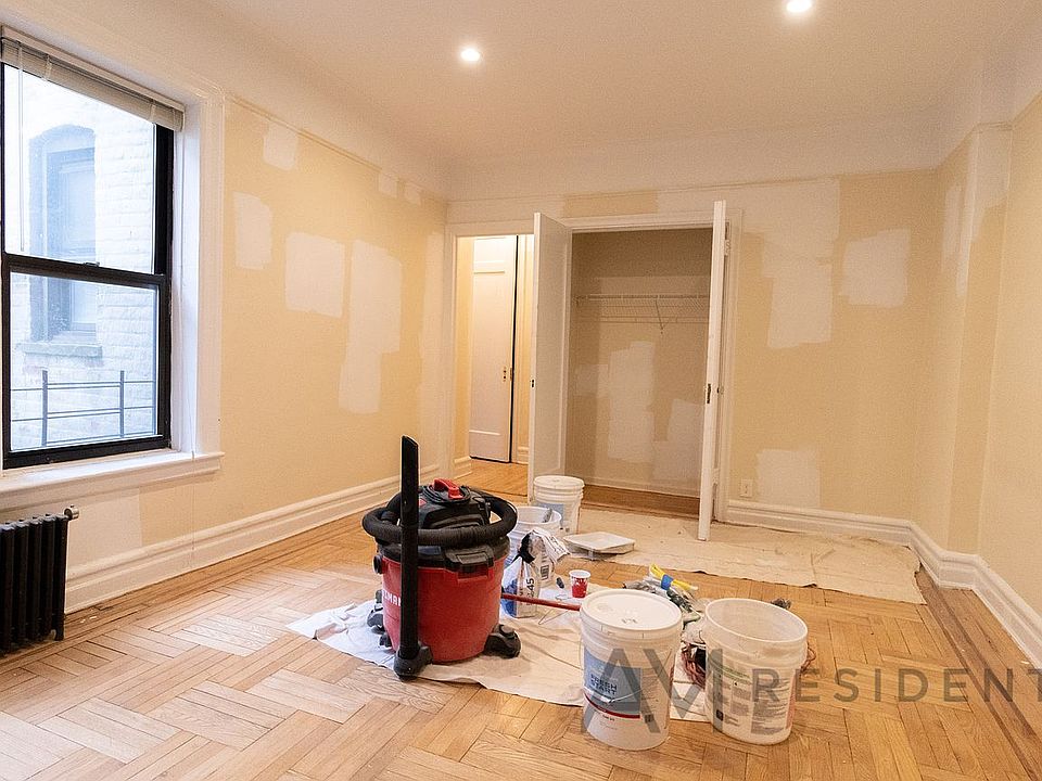 2nd image of 571 Ovington Ave #14
